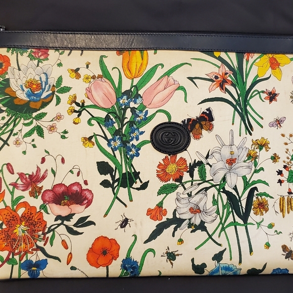 SALE ππHOST PICKππ GUCCI ACCORNERO CLUTCH, PERFECT FOR SPRING, SUMMER - Picture 4 of 15
